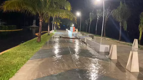 Reportan lluvias y viento en Chetumal por el Huracán Lisa