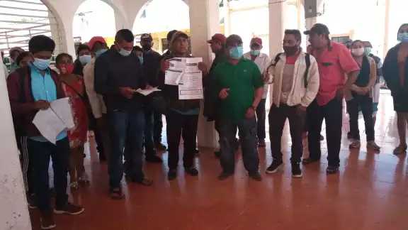 Eligio Kantún Martín señala la intromisión del alcalde de Hopelchén, Emilio Lara Calderón Eligio Kantún Martín señala la intromisión del alcalde de Hopelchén, Emilio Lara Calderón