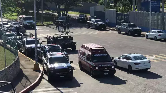 La búsqueda terminó al anochecer en la universidad debido a la falta de luz y el cansancio de las unidades caninas