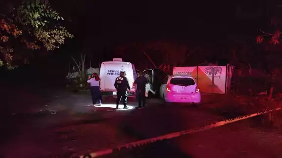 Al parecer la víctima fue llevada hasta ese lugar a bordo de un auto del cual se desconocen las características Al parecer la víctima fue llevada hasta ese lugar a bordo de un auto del cual se desconocen las características