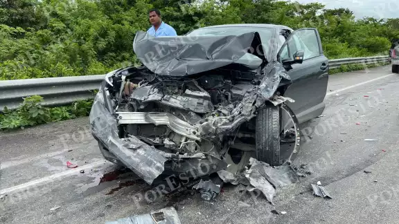 Cuatro autos estuvieron involucrados en el accidente Cuatro autos estuvieron involucrados en el accidente