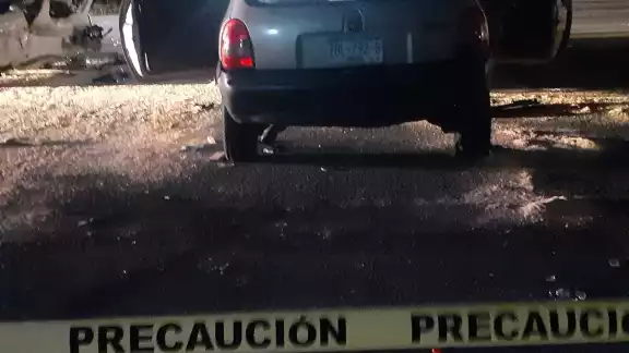 Después del accidente, el párroco que viajava en uno de los autos fue hospitalizado por quedar en shock y sufriendo lesiones menores