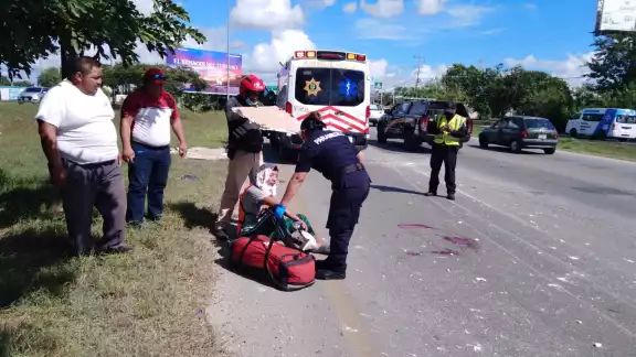 El joven terminó con una herida de 15 centímetros en la cabeza, por lo que fue atendido por paramédicos de la SSP El joven terminó con una herida de 15 centímetros en la cabeza, por lo que fue atendido por paramédicos de la SSP