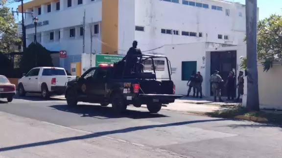 Al lugar llegaron varios elementos ante la presencia de hombres armados Al lugar llegaron varios elementos ante la presencia de hombres armados