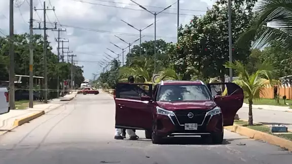 La camioneta quedó varada en el lugar tras el ataque La camioneta quedó varada en el lugar tras el ataque