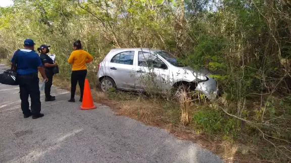 La mujer, que salió del tramo carretero tras perder el control de su automóvil, se reportó sin ningún tipo de lesión La mujer, que salió del tramo carretero tras perder el control de su automóvil, se reportó sin ningún tipo de lesión