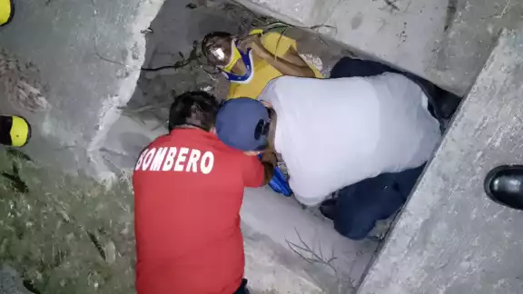 Un guardia de seguridad lo encontró y pidió apoyo al 911 Un guardia de seguridad lo encontró y pidió apoyo al 911