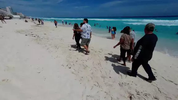 La ausencia del sargazo ayudó para que familias pasen un momento agradable La ausencia del sargazo ayudó para que familias pasen un momento agradable