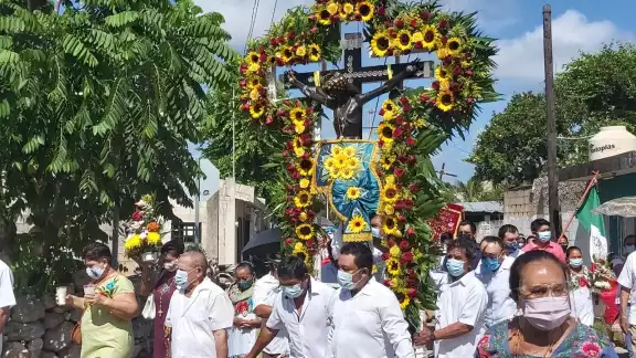 La procesión del Santo patrono de Dzán se realizó respetando las medidas sanitarias La procesión del Santo patrono de Dzán se realizó respetando las medidas sanitarias