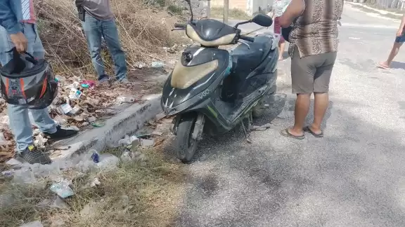 Una familia de las víctimas retiró la motocicleta del sitio Una familia de las víctimas retiró la motocicleta del sitio