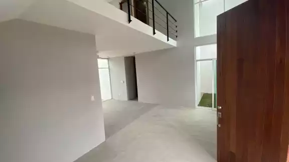 Las casas son de 220 metros cuadros, dos pisos, tres recámaras y dos baños Las casas son de 220 metros cuadros, dos pisos, tres recámaras y dos baños