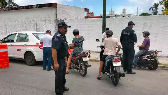 Un mototaxista no contaba con la licencia adecuada, sino que usaba una particular