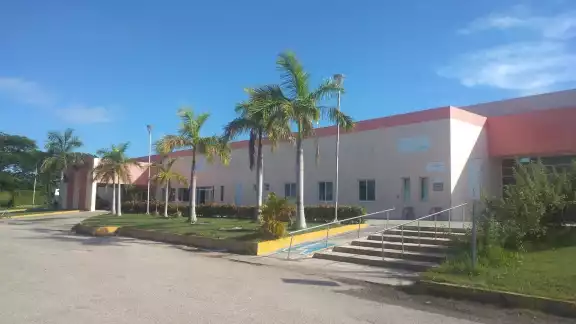 El centro de salud carece de médicos especialistas, ultrasonidos, laboratorio de Rayos X y otras áreas El centro de salud carece de médicos especialistas, ultrasonidos, laboratorio de Rayos X y otras áreas