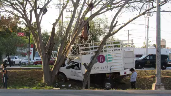 Los dos pasajeros fueron trasladados a un hospital de Mérida Los dos pasajeros fueron trasladados a un hospital de Mérida