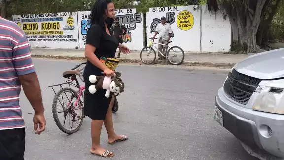 El conductor de la camioneta decidió hacerse cargo de la atención médica, por lo que las llevó a un nosocomio El conductor de la camioneta decidió hacerse cargo de la atención médica, por lo que las llevó a un nosocomio
