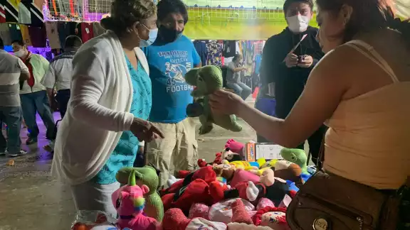 En entrevista con los comerciantes del lugar, afirmaron que en esta ocasión, cansados de la inseguridad, sacaron del mercado los juguetes bélicos En entrevista con los comerciantes del lugar, afirmaron que en esta ocasión, cansados de la inseguridad, sacaron del mercado los juguetes bélicos