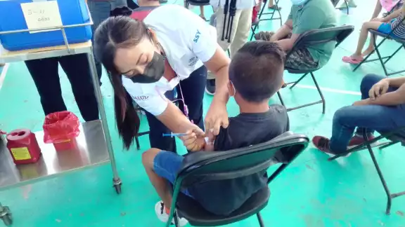 Durante esta jornada de ocho horas se aplicarían un total de 600 dosis del fármaco Pfizer Durante esta jornada de ocho horas se aplicarían un total de 600 dosis del fármaco Pfizer