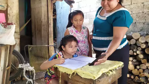 Cerca de mil 800 alumnos regresaron a clases Cerca de mil 800 alumnos regresaron a clases