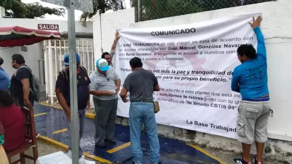 Trabajadores sindicalizados del CBTIS 9 de Campeche en manifestación contra director Trabajadores sindicalizados del CBTIS 9 de Campeche en manifestación contra director