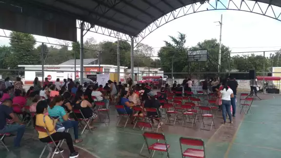 Estudiantes de nivel básico recibieron su beca este miércoles Estudiantes de nivel básico recibieron su beca este miércoles