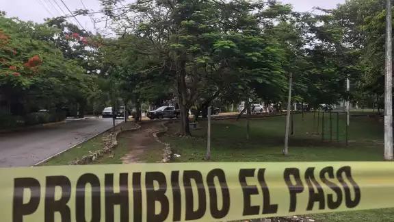 El cadáver fue trasladado a las instalaciones del Servicio Médico Forense de Cancún, tras su hallazgo en la Supermanzana 45 El cadáver fue trasladado a las instalaciones del Servicio Médico Forense de Cancún, tras su hallazgo en la Supermanzana 45
