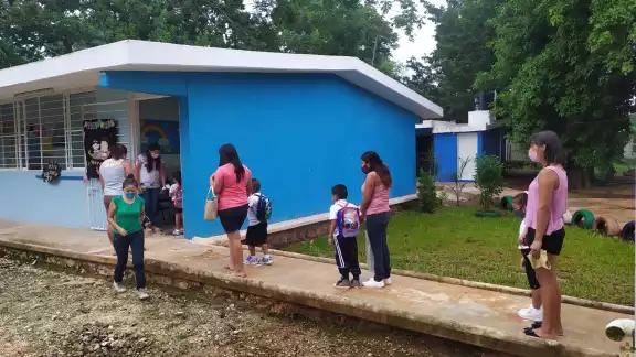 Los alumnos sospechosos fueron retirados y que aún no han retornado porque se encuentran en cuarentena