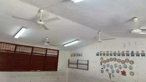 El Ifeqroo indicó que, luego de rehabilitar las escuelas, los ladrones regresan para llevarse cableado y material recién instalado El Ifeqroo indicó que, luego de rehabilitar las escuelas, los ladrones regresan para llevarse cableado y material recién instalado
