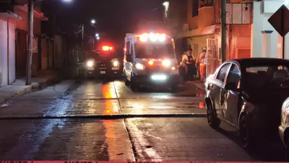 Se resbaló cuando estaba bajando por lo que quedó embrocado; falleció de forma instantánea
