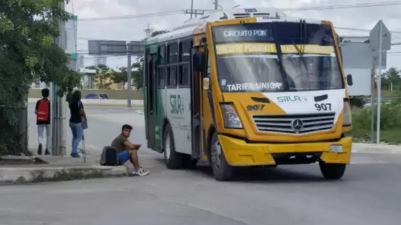 Alumnos de la UADY piden mejor organización de las unidades de transporte público