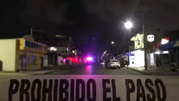El cuerpo de la víctima quedó tirado en la vía pública