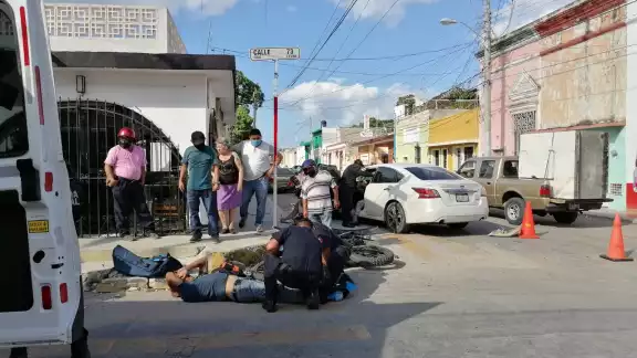 Los tripulantes de la moto fueron trasladados a la T1 por múltiples contusiones y posible fractura de hombro