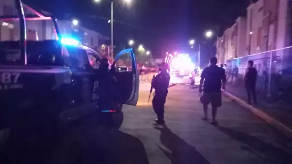La zona fue acordonada hasta que Servicios Periciales, aseguren los casquillos percutidos La zona fue acordonada hasta que Servicios Periciales, aseguren los casquillos percutidos