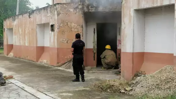 Vecinos del predio siniestrado se percataron del fuego y dieron aviso a las autoridades policiales Vecinos del predio siniestrado se percataron del fuego y dieron aviso a las autoridades policiales