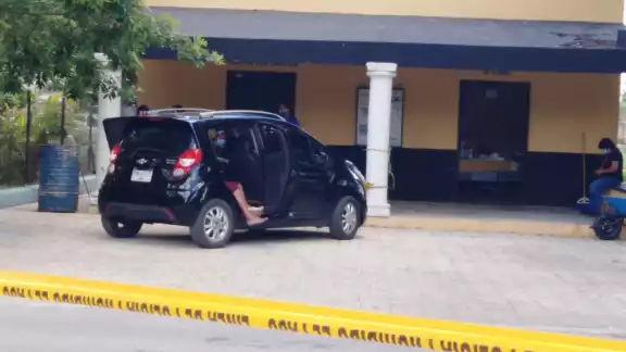 Fallece hombre mayor en el interior de su vehículo Fallece hombre mayor en el interior de su vehículo