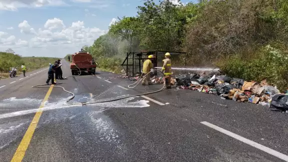 El operador de la unidad pidió apoyo a la policía para que envíen a los bomberos hasta el lugar del incendio