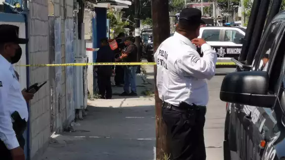 El repartidor fue ayudado por policías de Ciudad del Carmen El repartidor fue ayudado por policías de Ciudad del Carmen