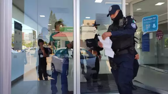 La víctima presenta una herida producida por proyectil de arma de fuego en la espalda La víctima presenta una herida producida por proyectil de arma de fuego en la espalda