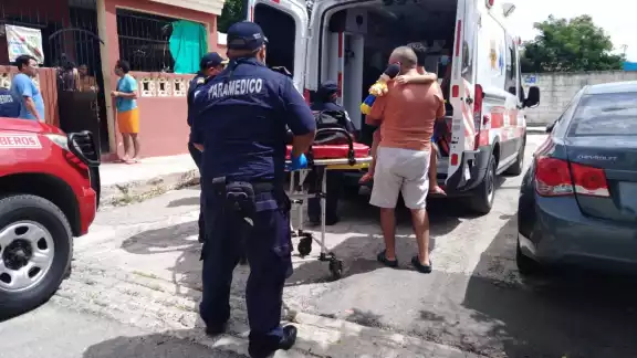 El niño fue trasladado al hospital para la valoración correspondiente El niño fue trasladado al hospital para la valoración correspondiente