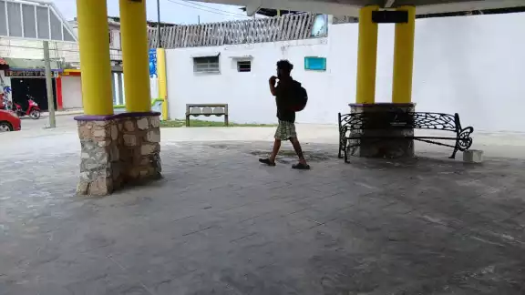 Colonos del Centro toman acción contra ocupación del parque por bebedores