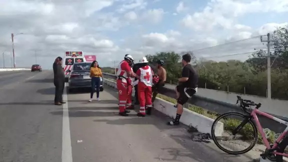 El joven de 20 años fue atendido por los elementos de la Cruz Roja El joven de 20 años fue atendido por los elementos de la Cruz Roja
