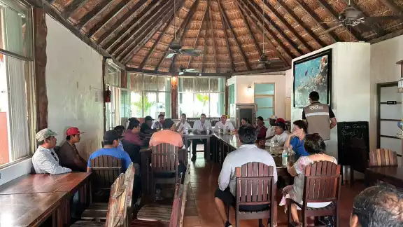 Evidencian irregularidades en reunión para atender problemas de Mahahual Evidencian irregularidades en reunión para atender problemas de Mahahual