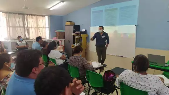 Maestros de Chocholá recibieron cursos del medio ambiente en el último Consejo Técnico del ciclo escolar Maestros de Chocholá recibieron cursos del medio ambiente en el último Consejo Técnico del ciclo escolar