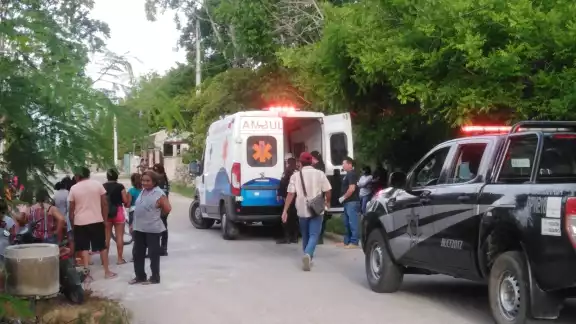 Una familia se accidentó al tropezar con una piedra en la motocicleta en la que se trasladaban Una familia se accidentó al tropezar con una piedra en la motocicleta en la que se trasladaban