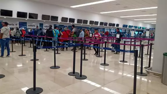 Volaris dejó varados a pasajeros del vuelo CDMX-Mérida Volaris dejó varados a pasajeros del vuelo CDMX-Mérida