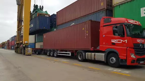 20 contenedores fueron robados de una bodega en Colima