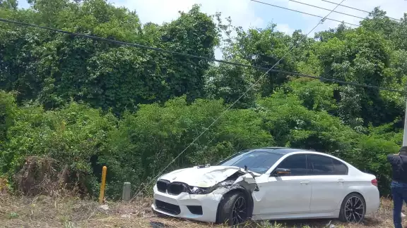 Se pide a la población circular con precaución , tráfico lento en la zona Se pide a la población circular con precaución , tráfico lento en la zona