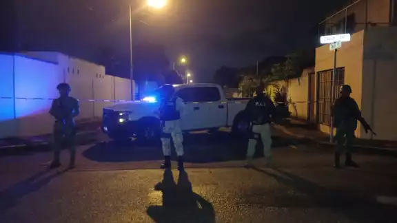 Una pareja fue detenida durante el cateo en Ciudad Caucel Una pareja fue detenida durante el cateo en Ciudad Caucel