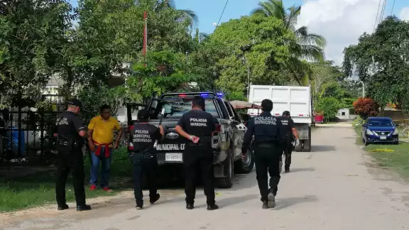 El hombre fue detenido junto con su volquete El hombre fue detenido junto con su volquete