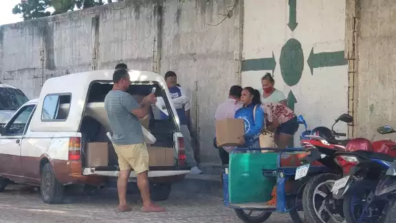 Como ocurriera con las despensas en Villas del Sol se espera que lleguen representantes de partidos políticos