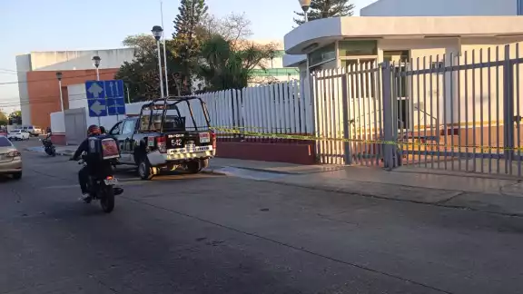 En la camioneta viajaba el Director del hospital el Dr. Valentín Luna Marroquín En la camioneta viajaba el Director del hospital el Dr. Valentín Luna Marroquín